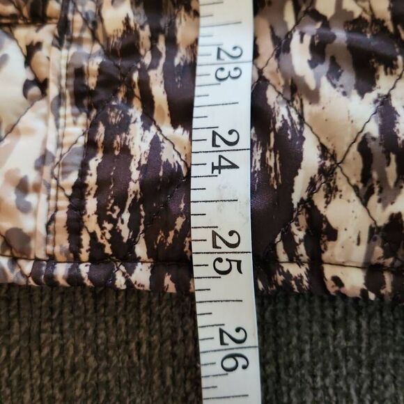 V17 CJ Banks Quilted Brown Camo Vest - Picture 5 of 9